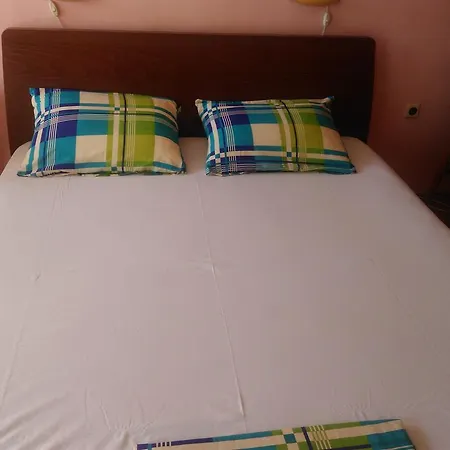 Yoana Apartment *